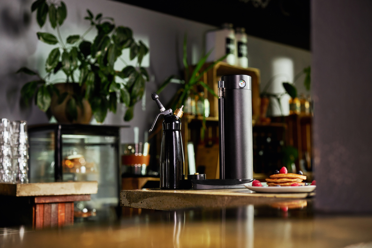 Elevating Cocktail Creativity: Introducing the Exotic Whip Creamer Machine