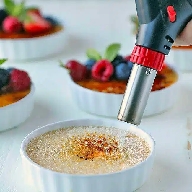 Torch crème brulee